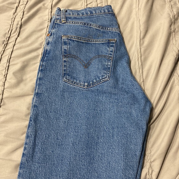 LEVI’S JEANS - Picture 3 of 4